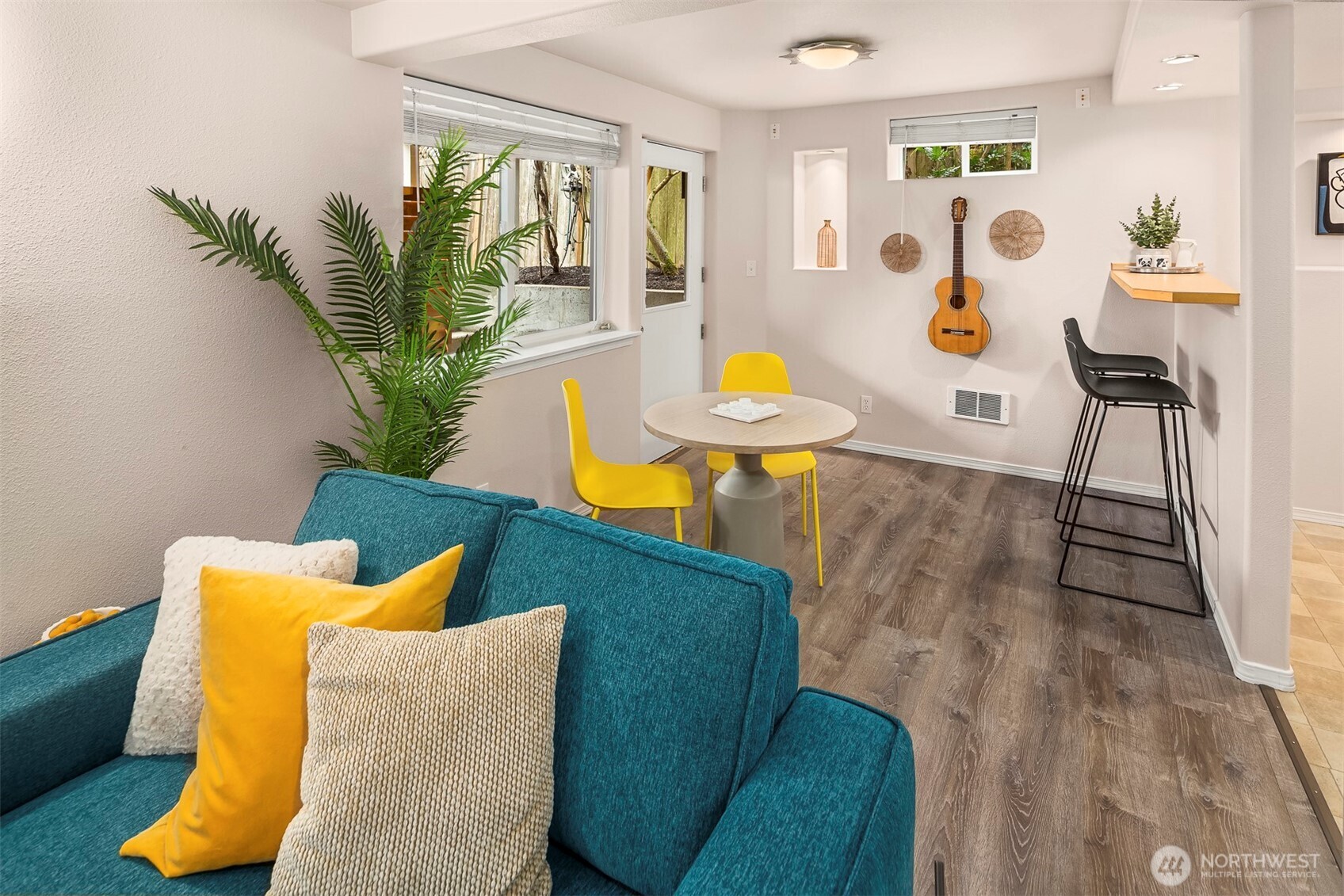 6939 Fauntleroy Way SW