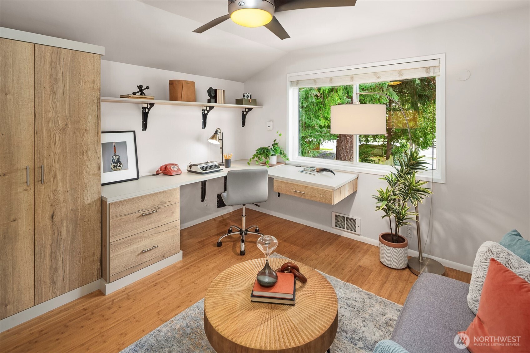 6939 Fauntleroy Way SW