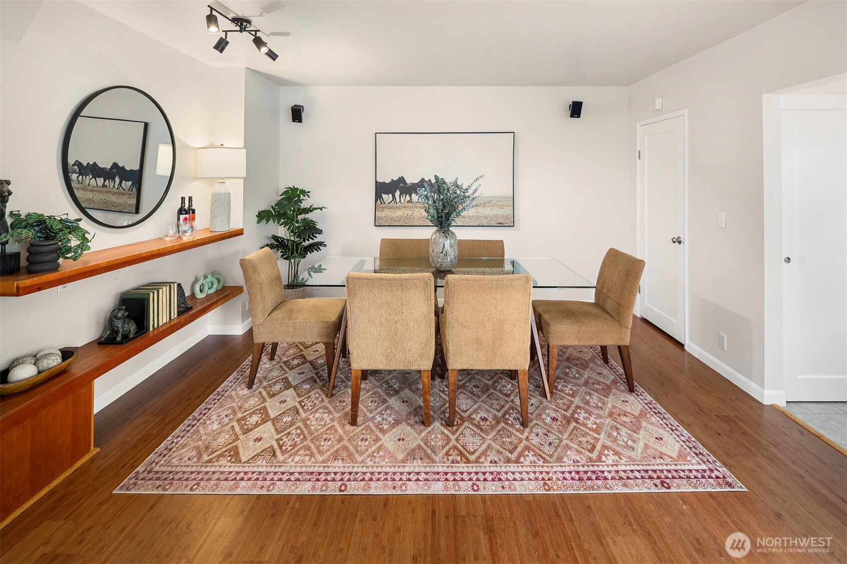 6939 Fauntleroy Way SW