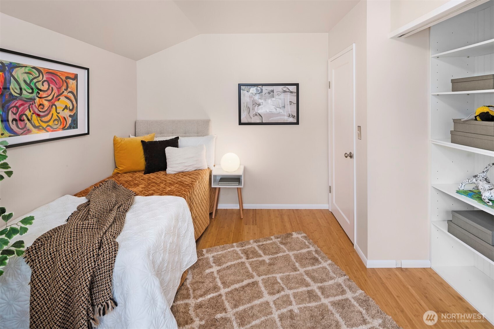 6939 Fauntleroy Way SW