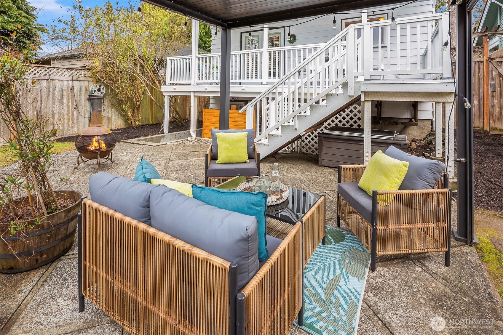 6939 Fauntleroy Way SW