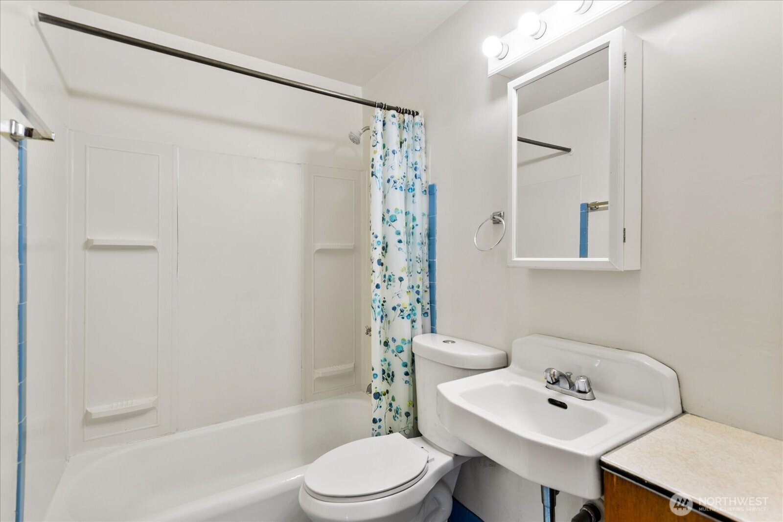 4912 Evanston Avenue N