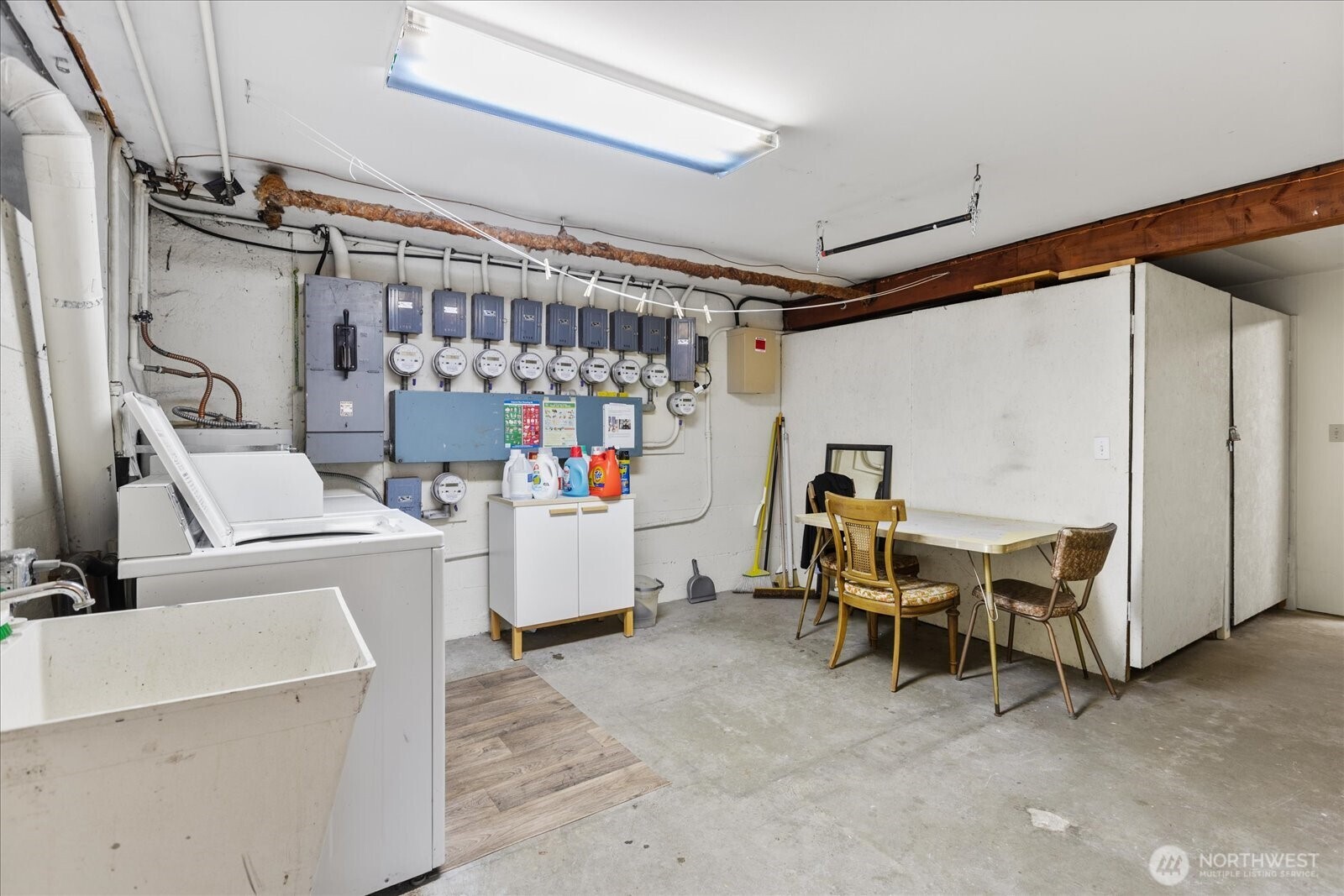 4912 Evanston Avenue N