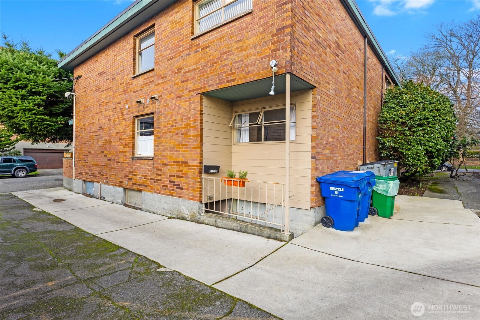 4912 Evanston Avenue N