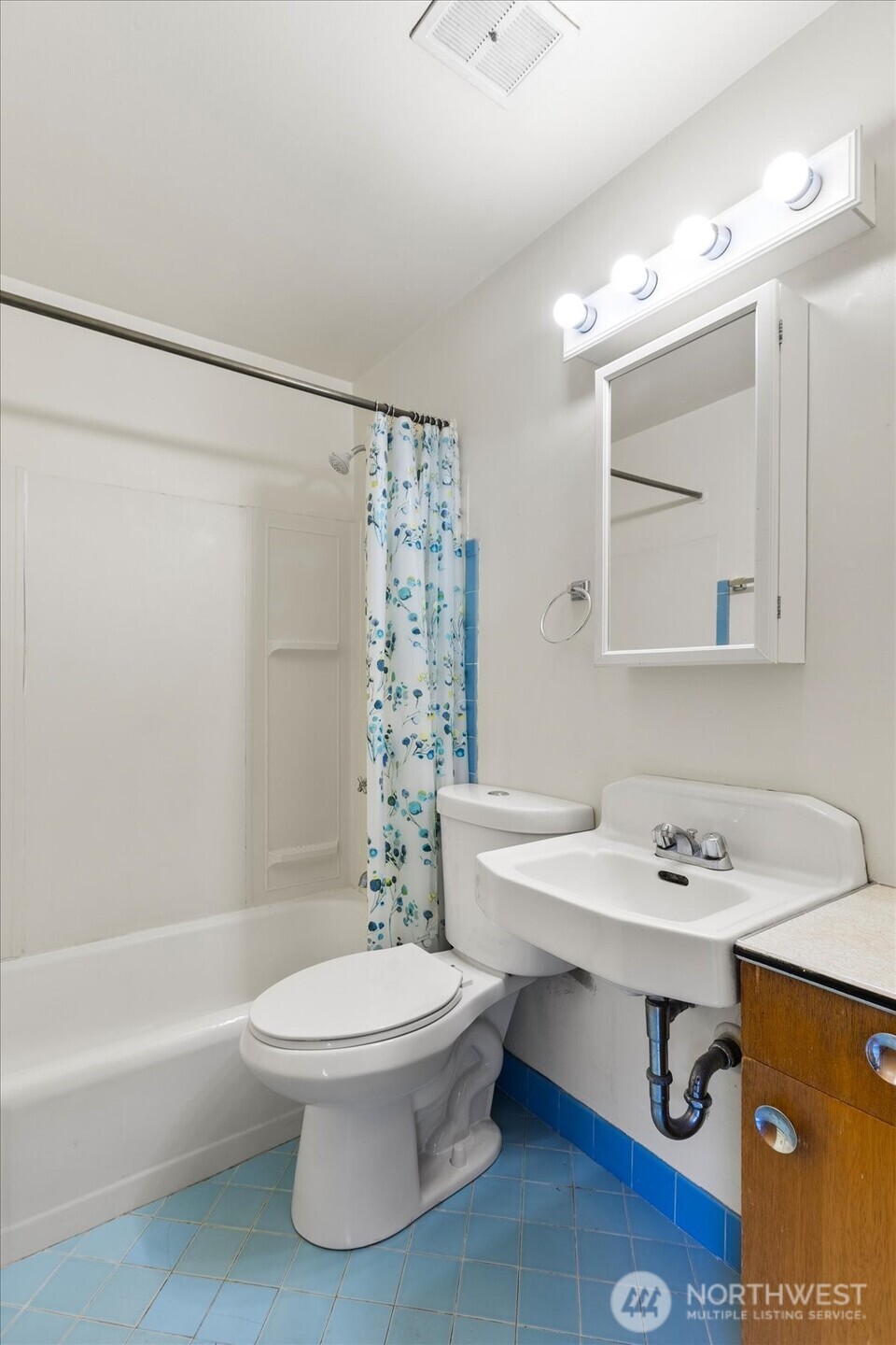 4912 Evanston Avenue N