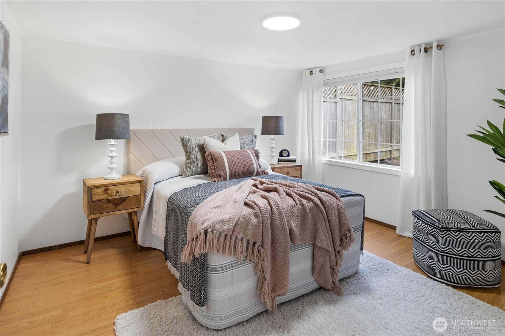 10044 12th Avenue NW