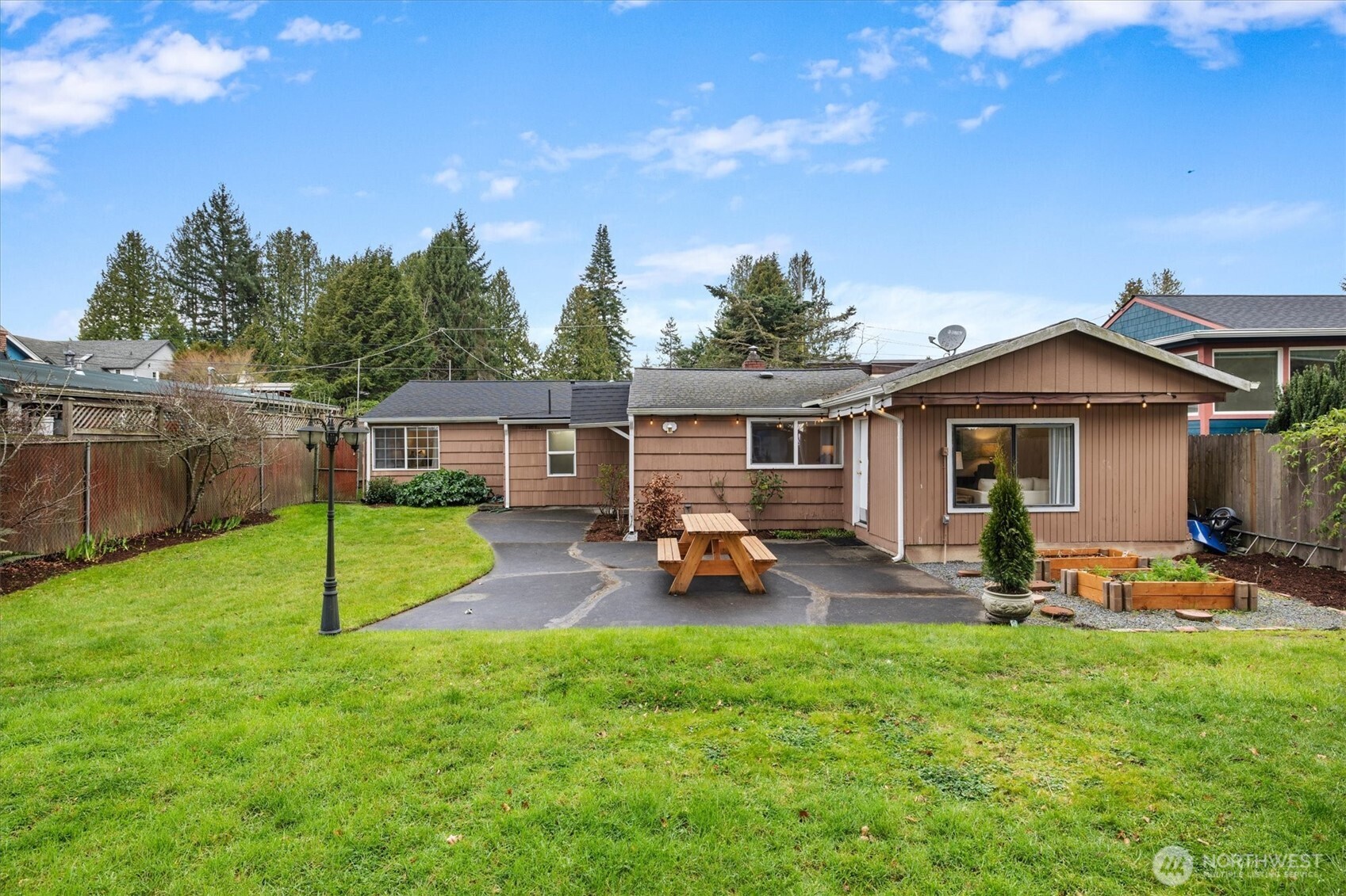 10044 12th Avenue NW