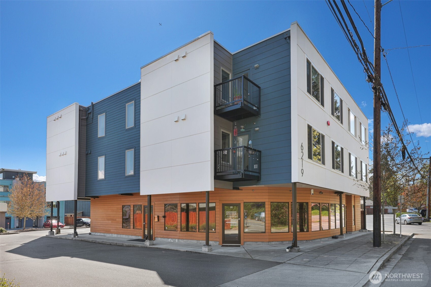 6219 NE 181st Street Unit: 301