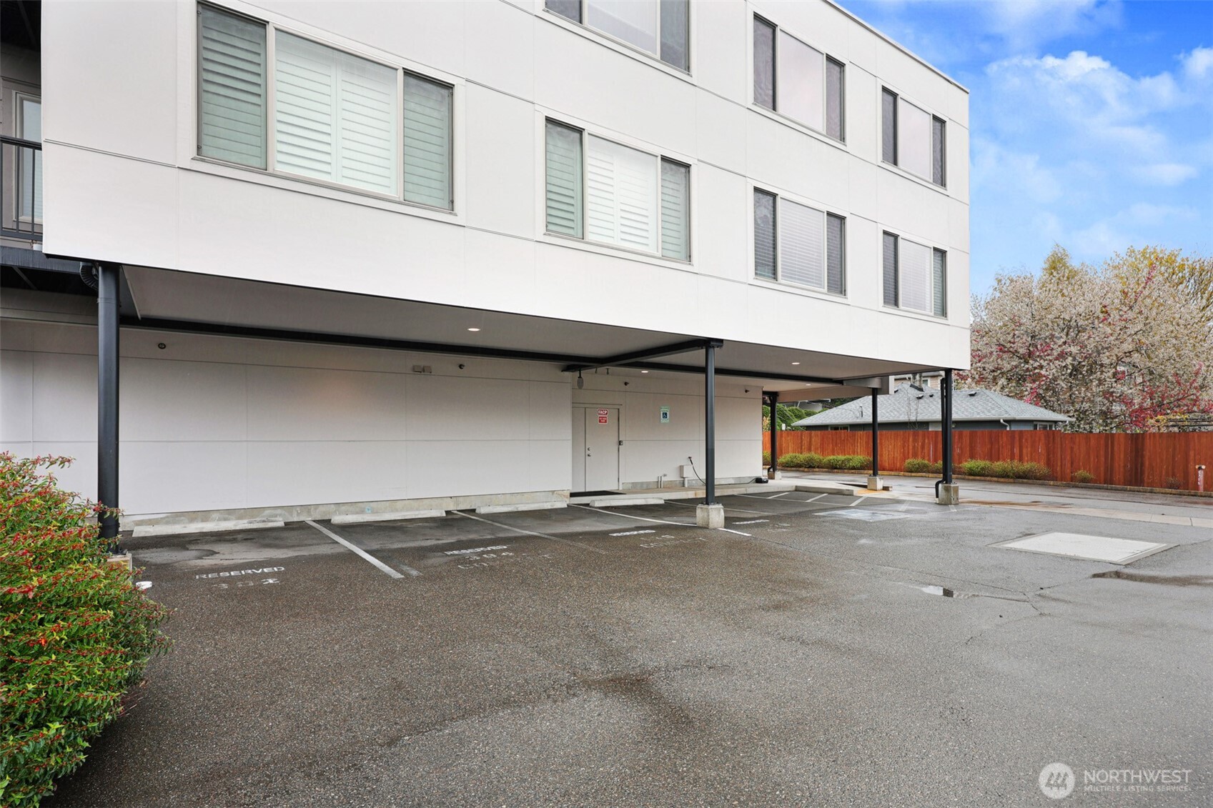 6219 NE 181st Street Unit: 301