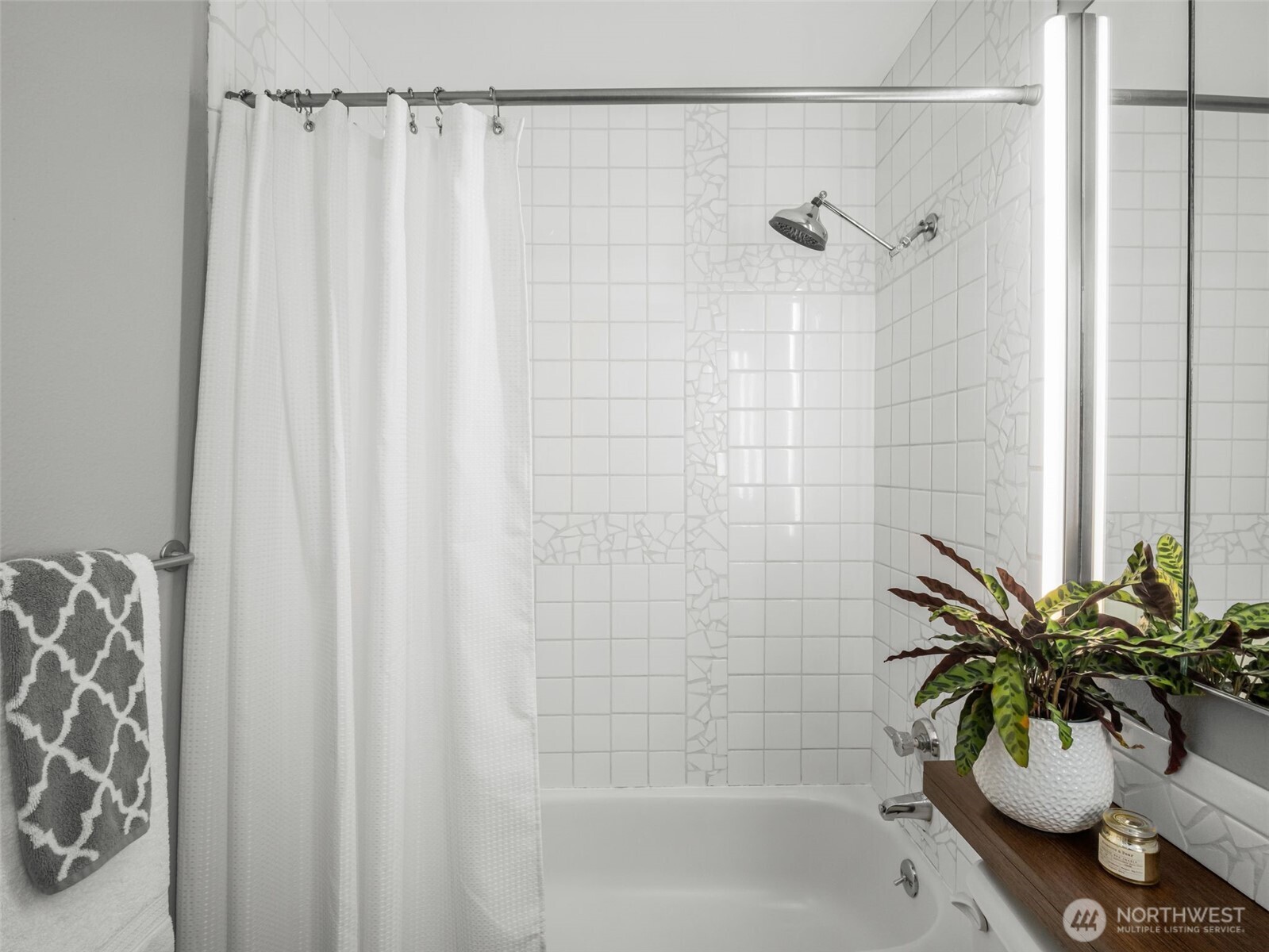 1401 5th Avenue W Unit: 104