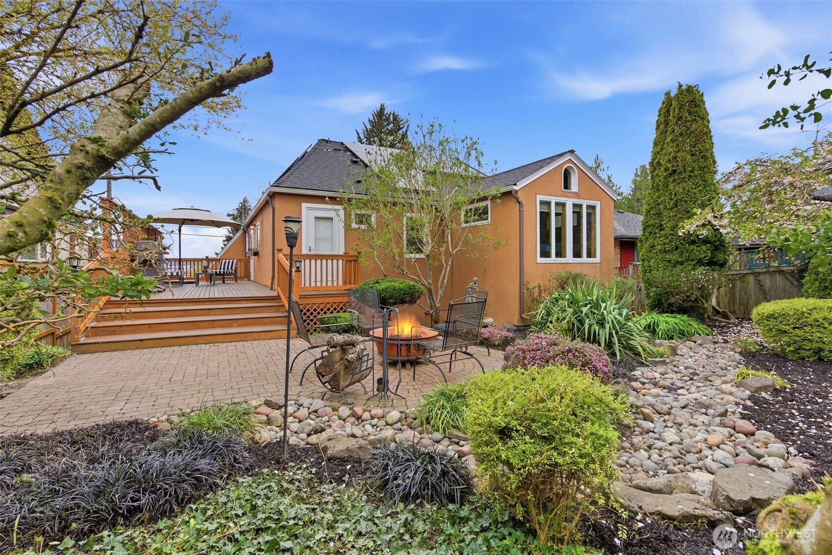9272 Fauntleroy Way SW