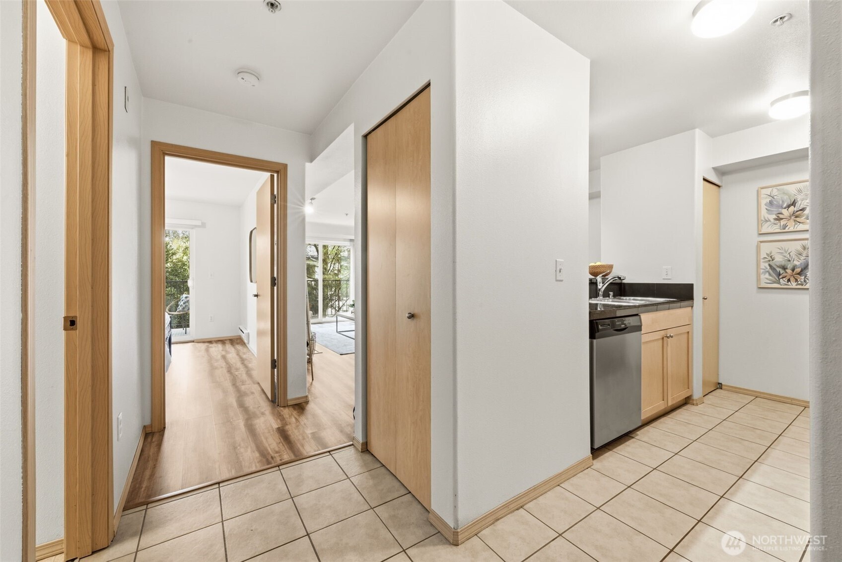 9057 Greenwood Avenue N Unit: 102