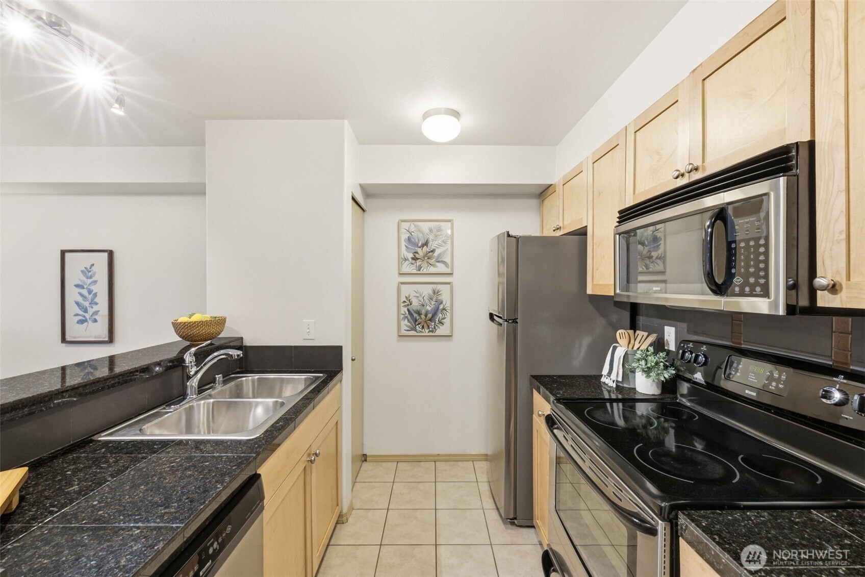 9057 Greenwood Avenue N Unit: 102