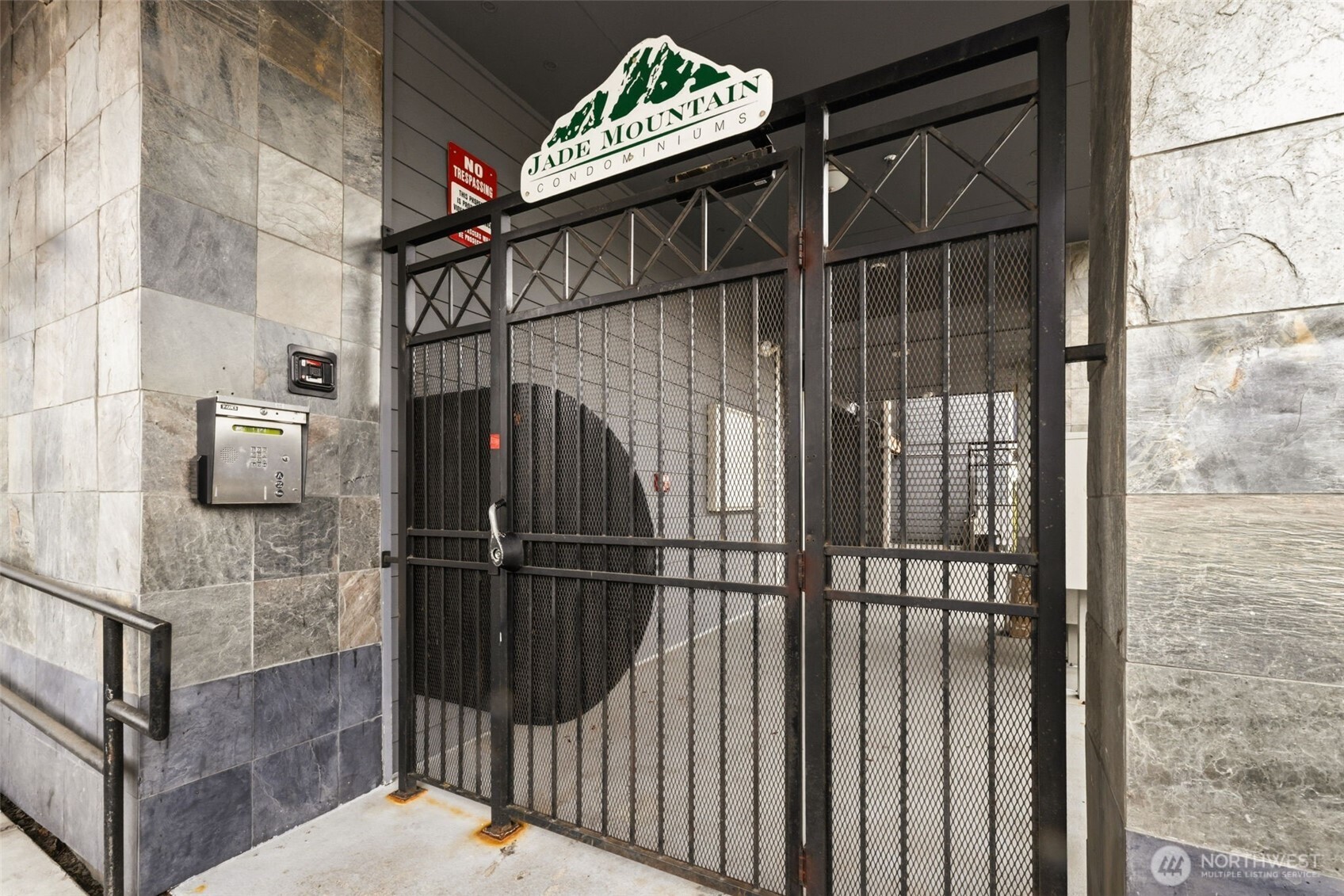 9057 Greenwood Avenue N Unit: 102