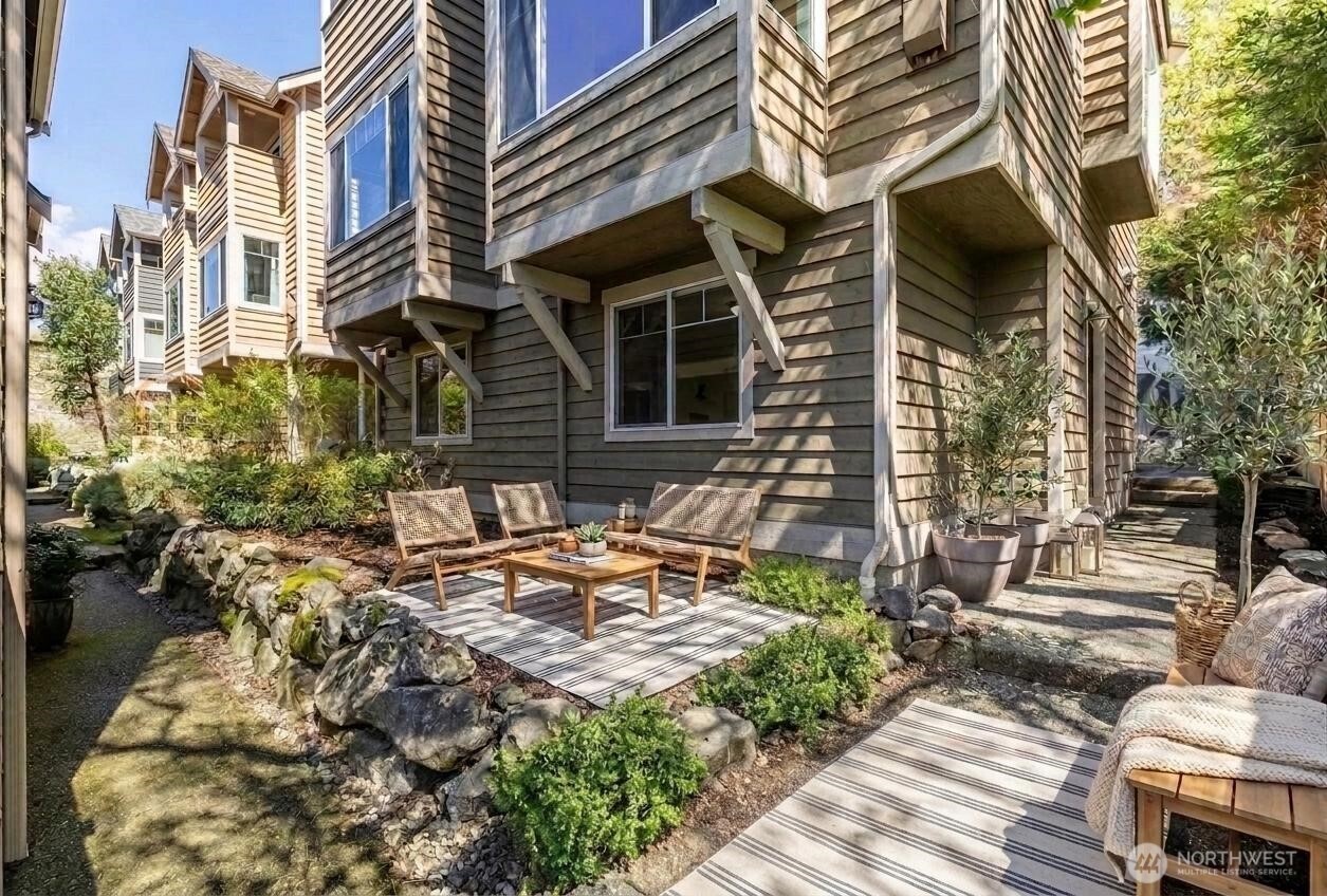 7114 California Avenue SW Unit: F