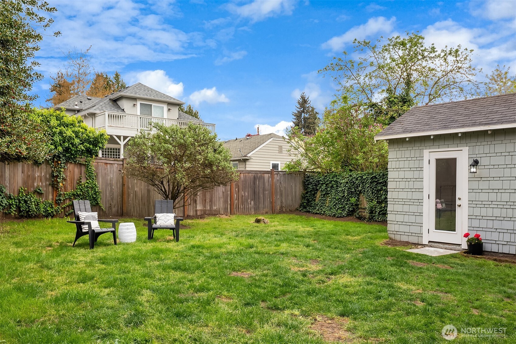 6044 25th Avenue NE