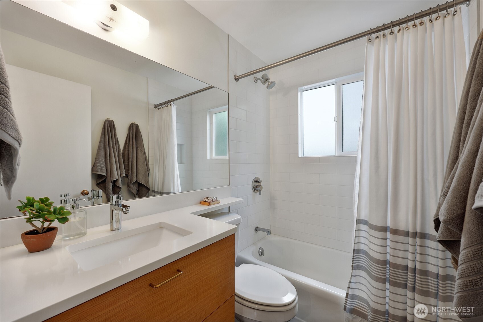 4710 Dayton Avenue N Unit: 2