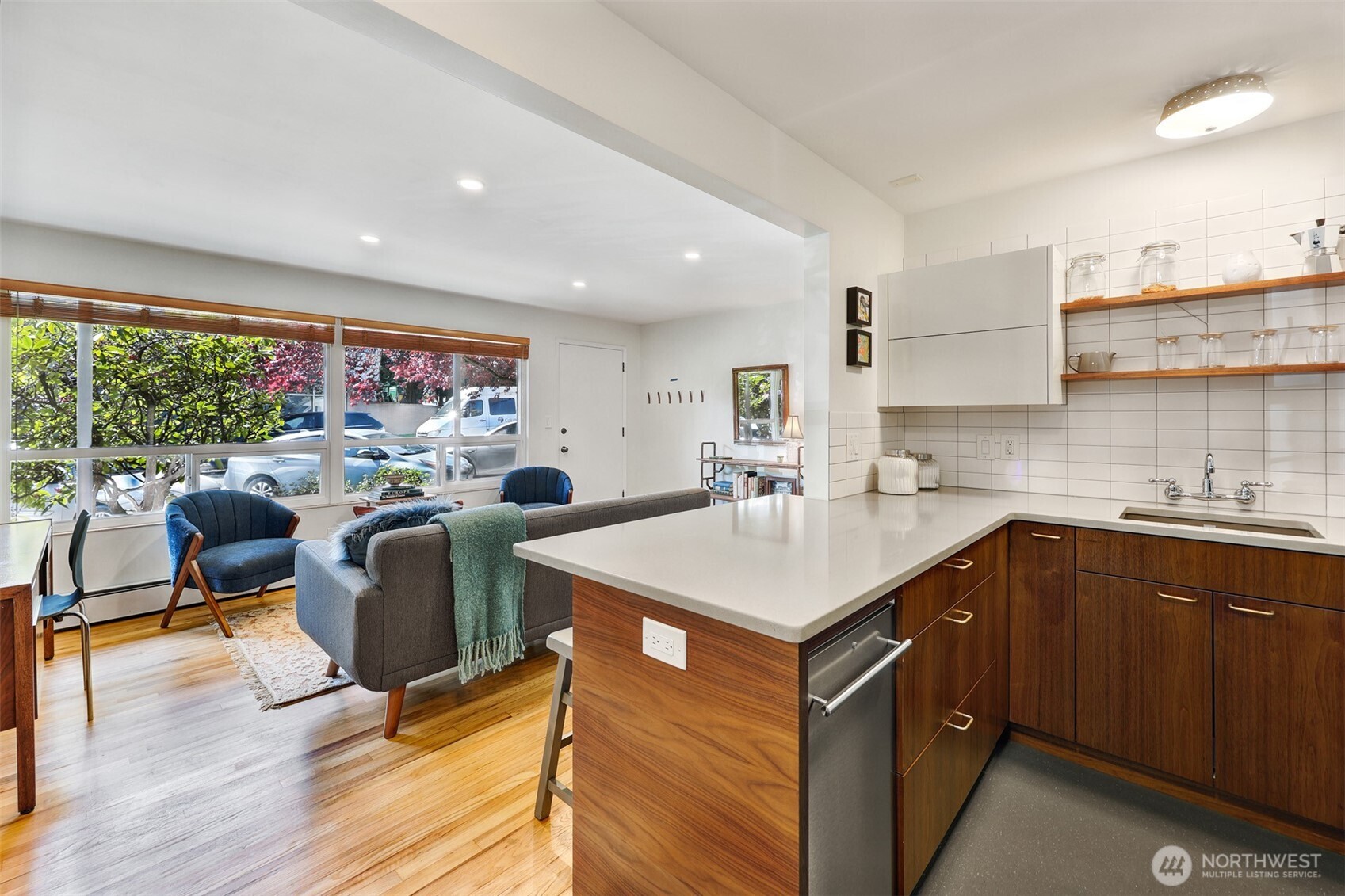 4710 Dayton Avenue N Unit: 2