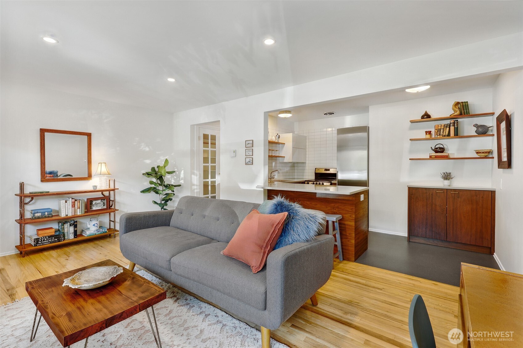 4710 Dayton Avenue N Unit: 2