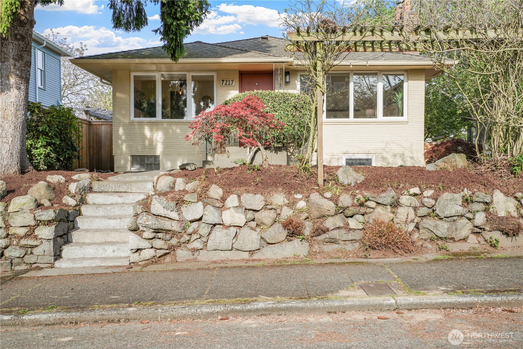 7217 28th Avenue NW