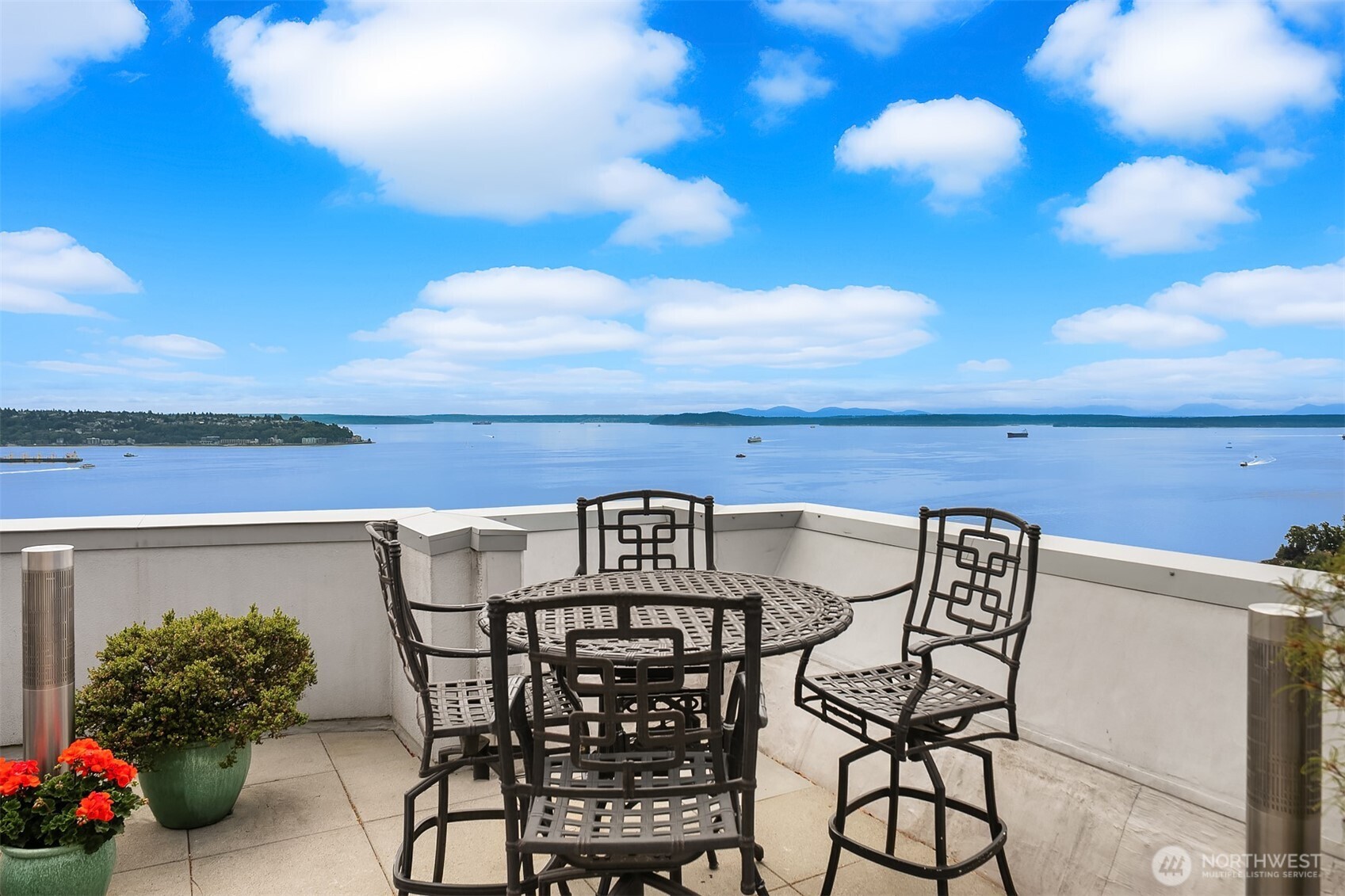 121 Vine Street Unit: 2506