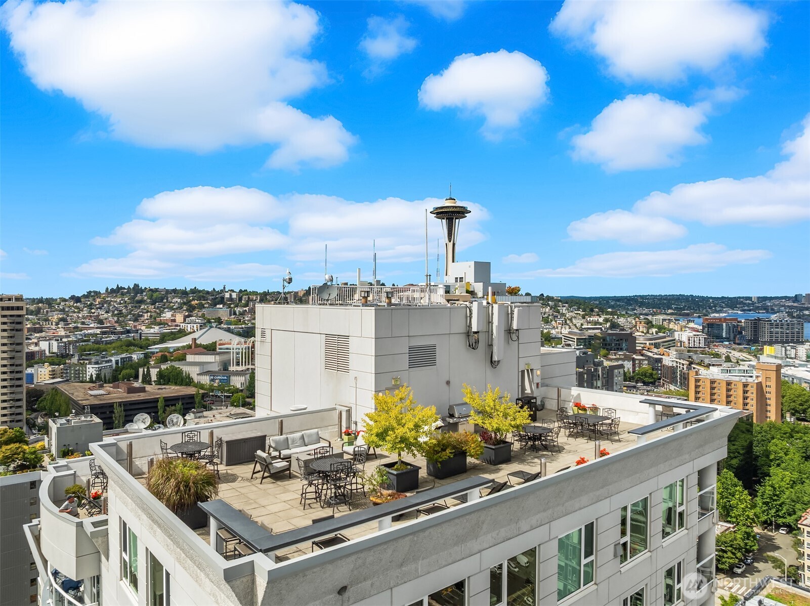 121 Vine Street Unit: 2506