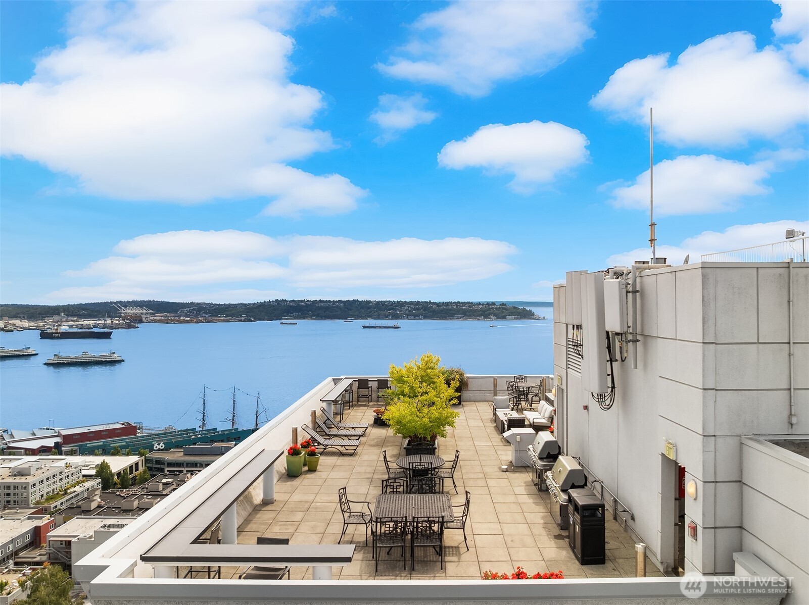 121 Vine Street Unit: 2506
