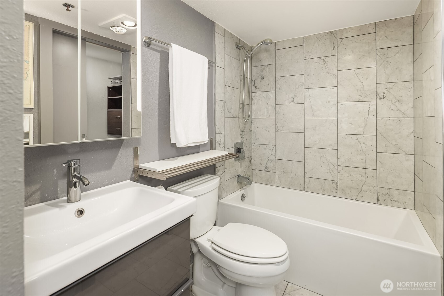 121 Vine Street Unit: 2506