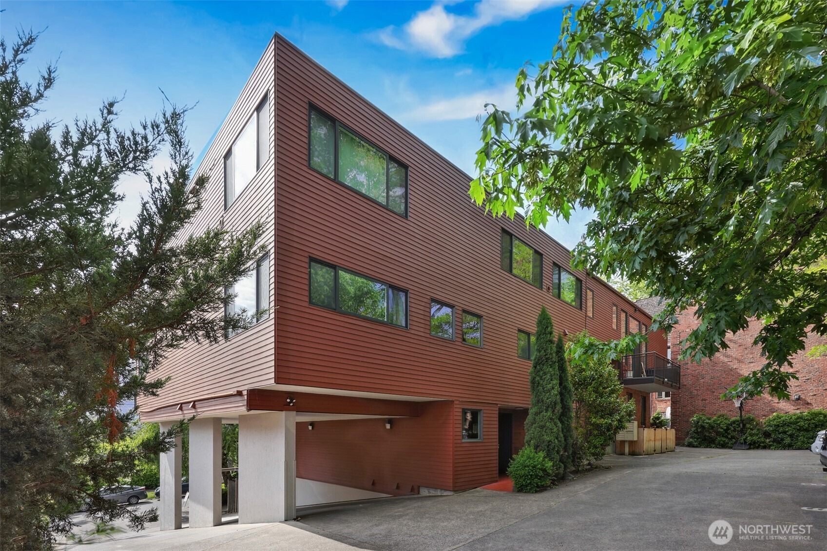 410 13th Avenue E Unit: PH 3
