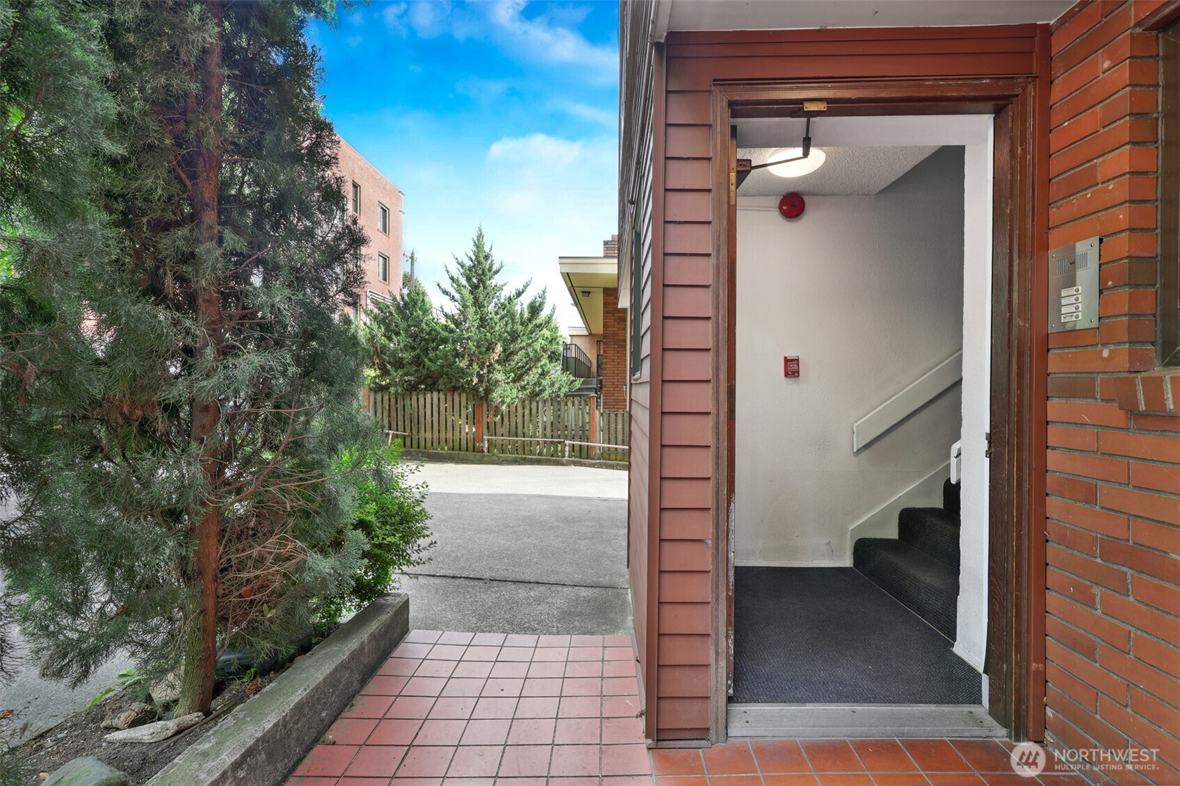 410 13th Avenue E Unit: PH 3