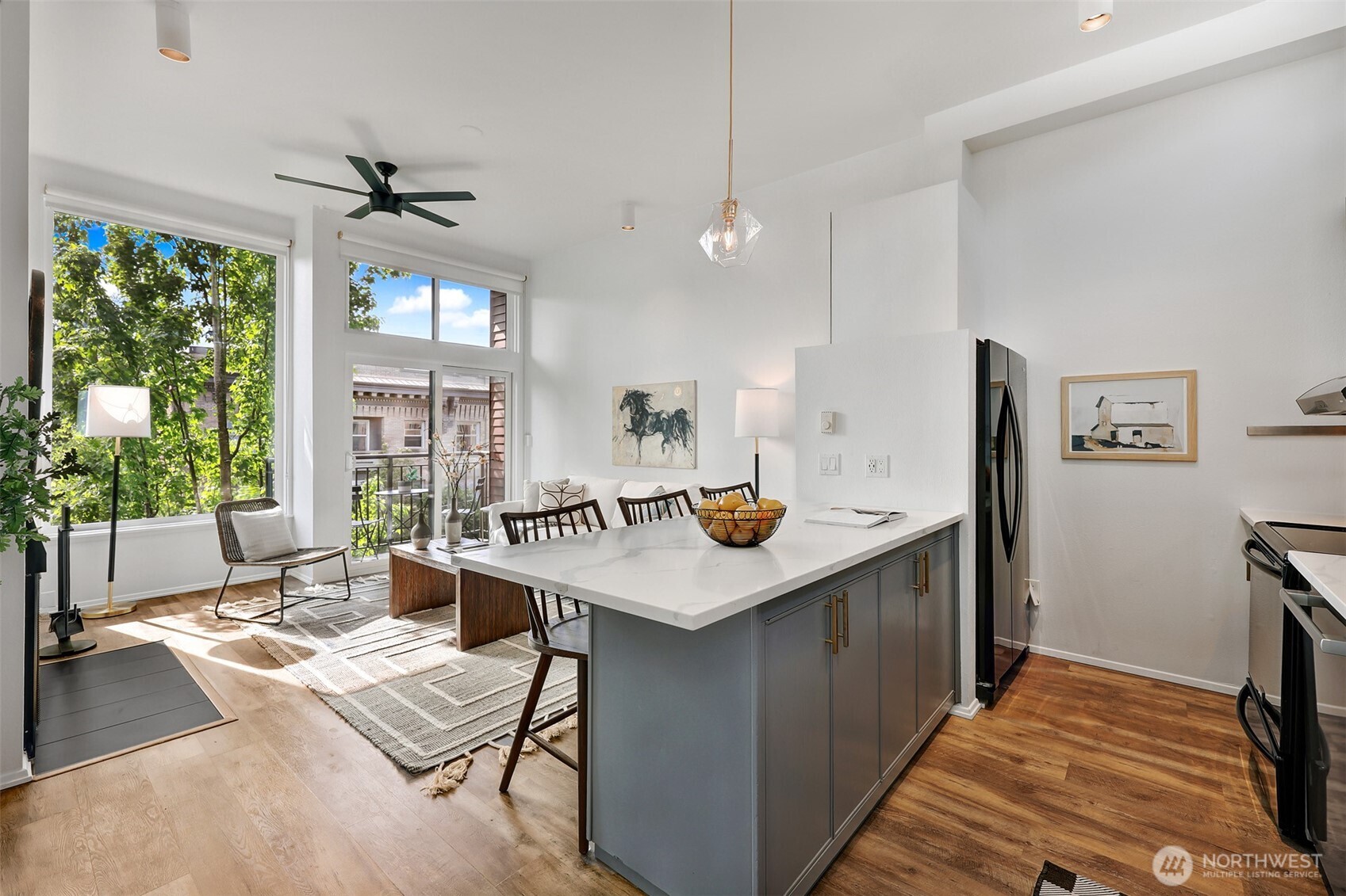410 13th Avenue E Unit: PH 3