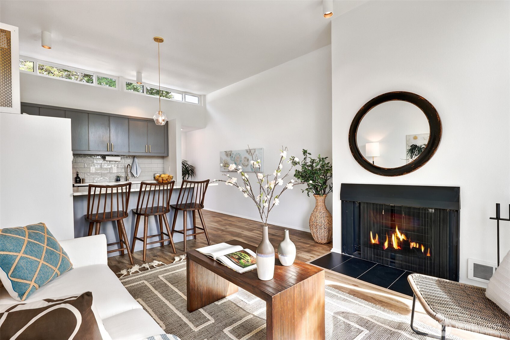 410 13th Avenue E Unit: PH 3