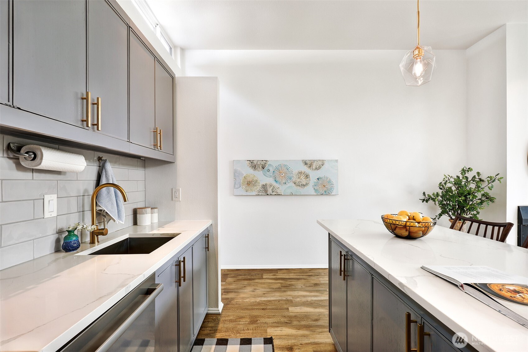 410 13th Avenue E Unit: PH 3