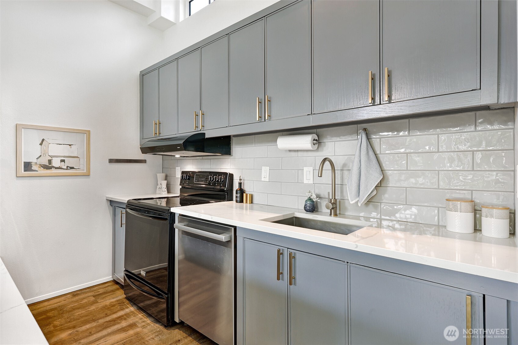 410 13th Avenue E Unit: PH 3