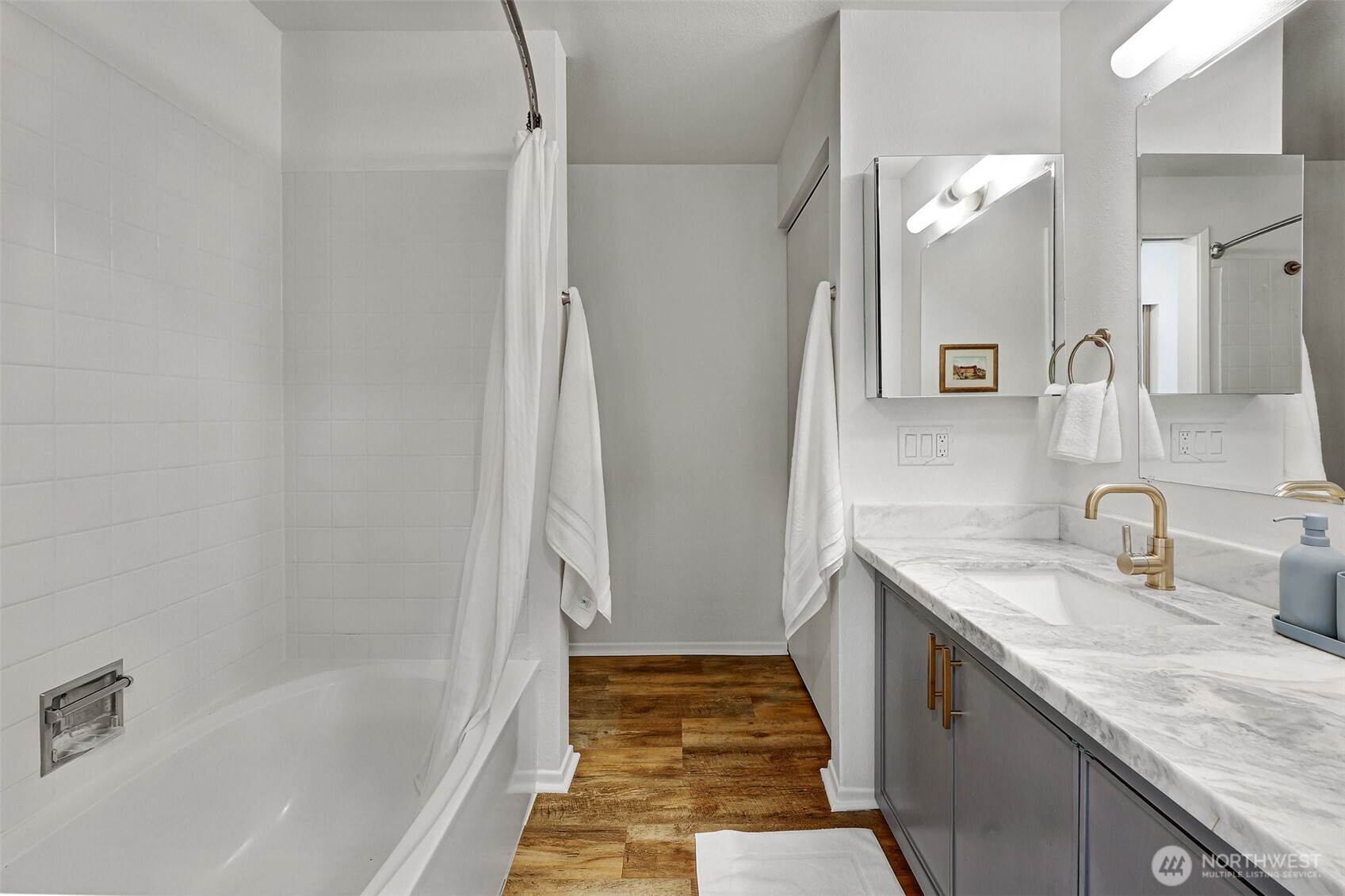 410 13th Avenue E Unit: PH 3