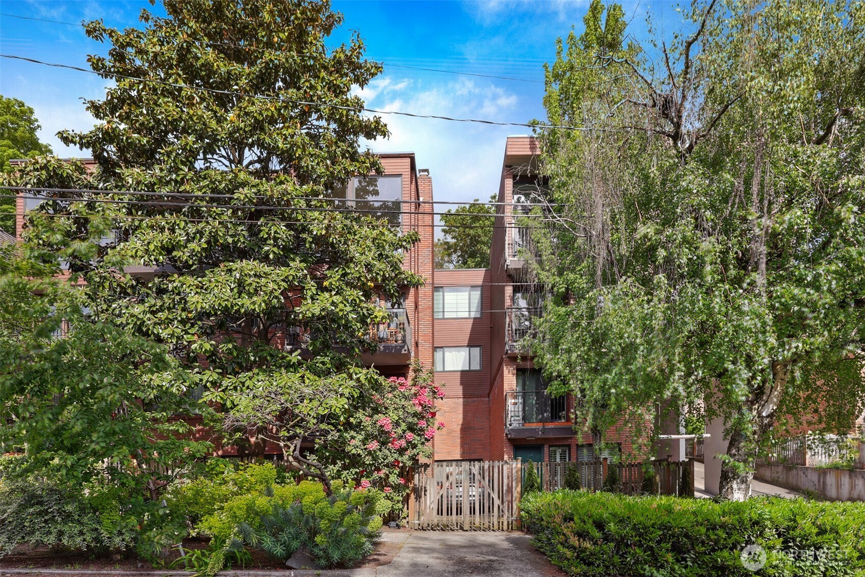 410 13th Avenue E Unit: PH 3