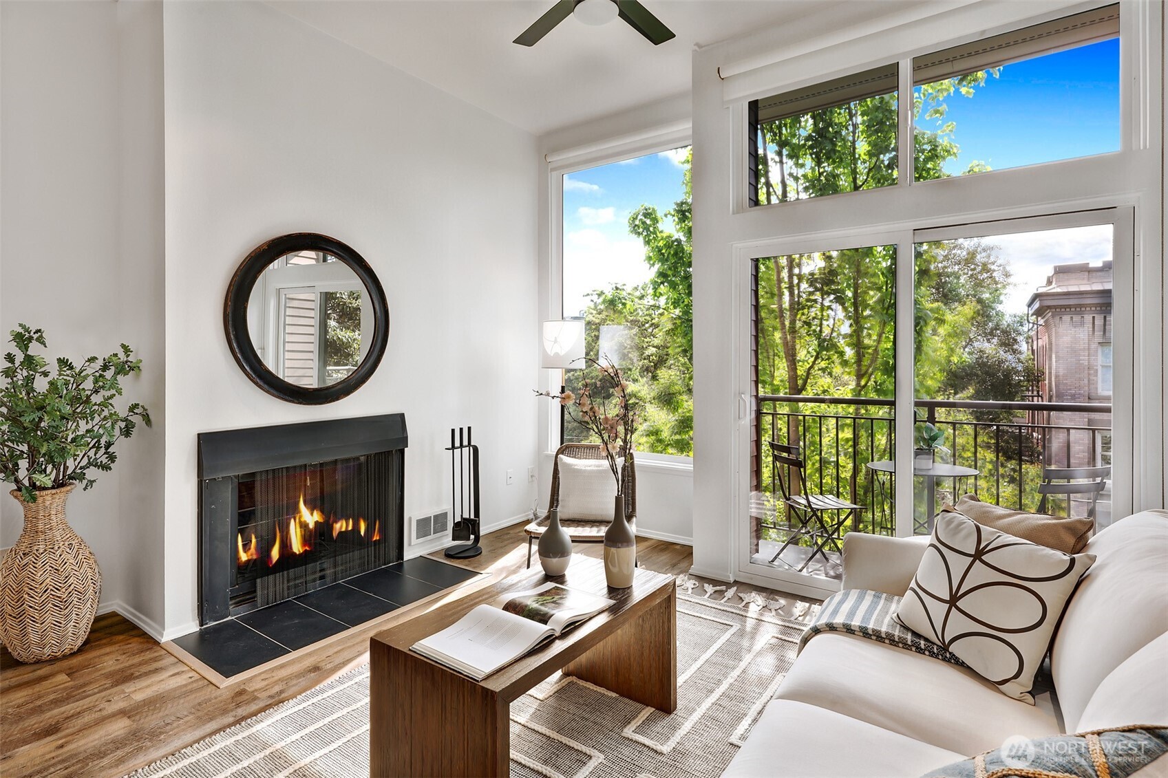 410 13th Avenue E Unit: PH 3