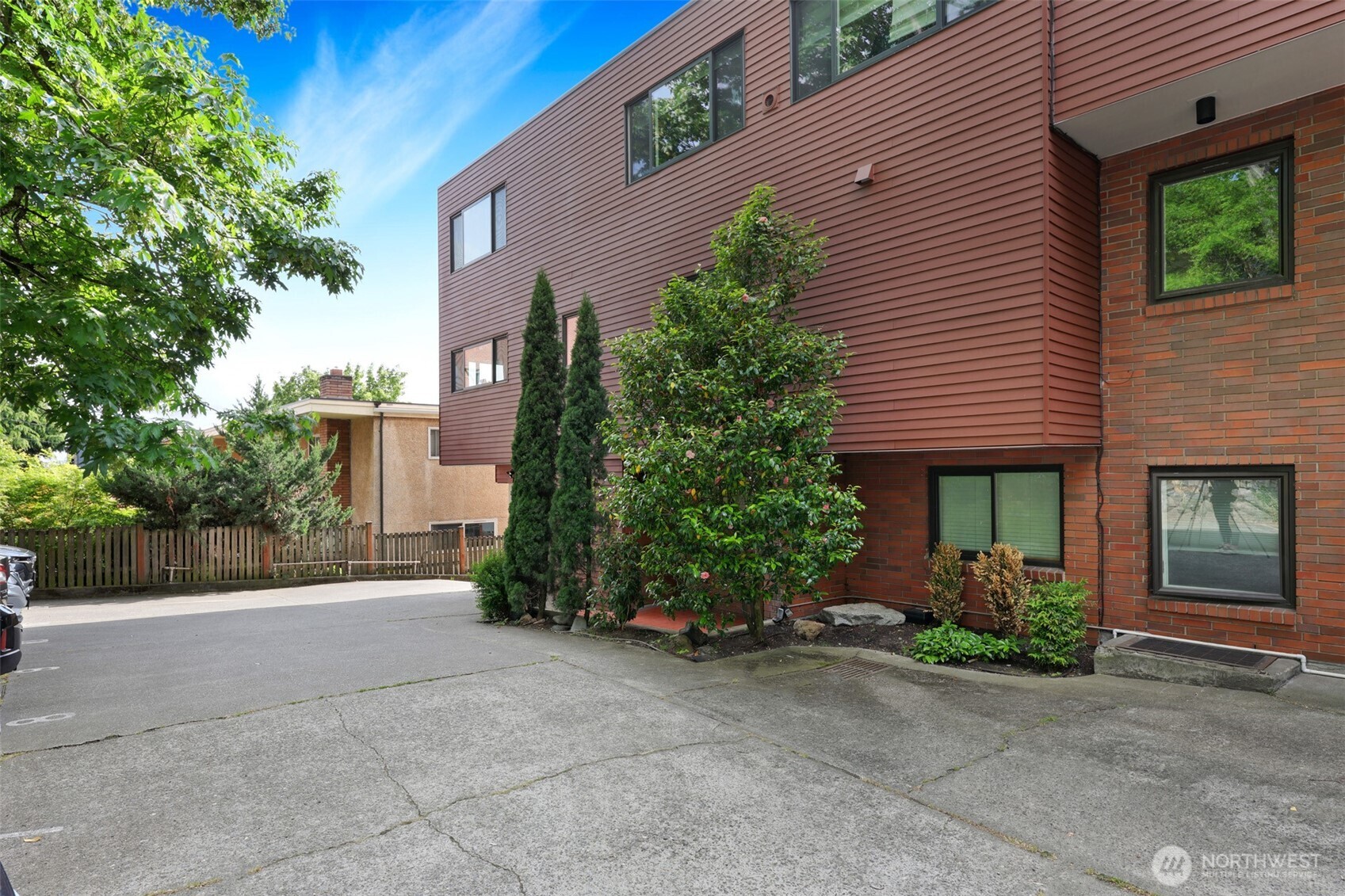 410 13th Avenue E Unit: PH 3
