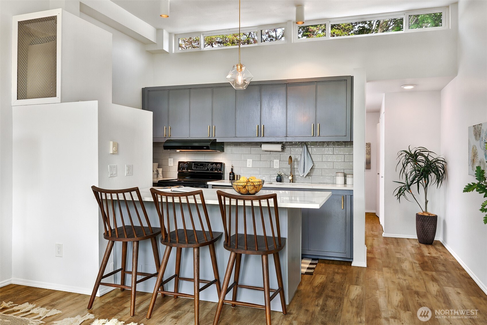 410 13th Avenue E Unit: PH 3