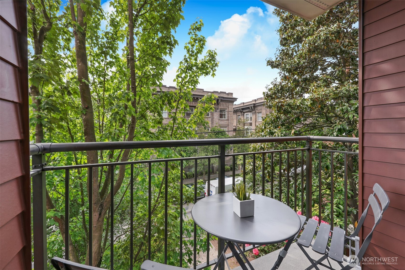 410 13th Avenue E Unit: PH 3