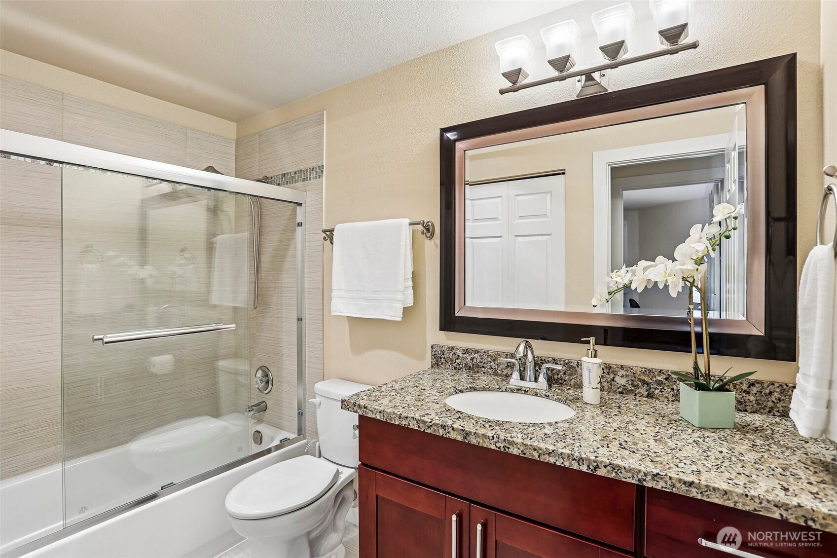 16921 Inglewood Road NE Unit: A103