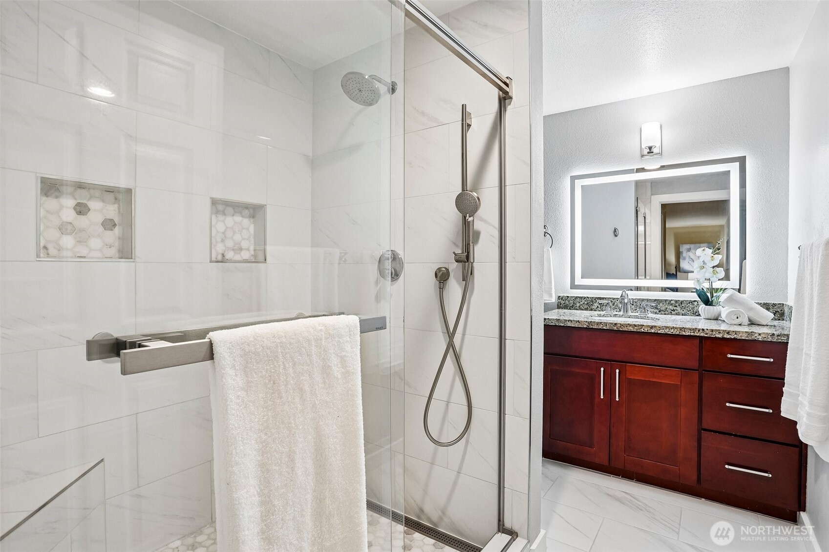 16921 Inglewood Road NE Unit: A103