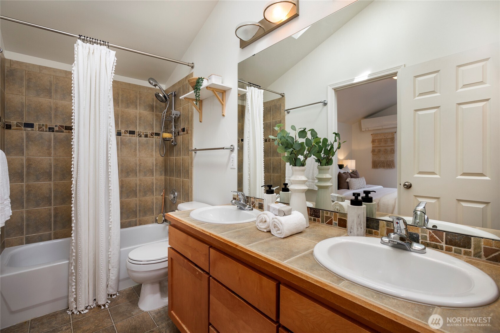 8505 Midvale Avenue N Unit: B