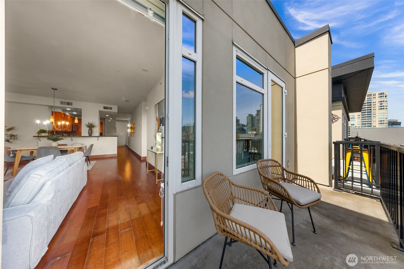 2607 Western Avenue Unit: 1203