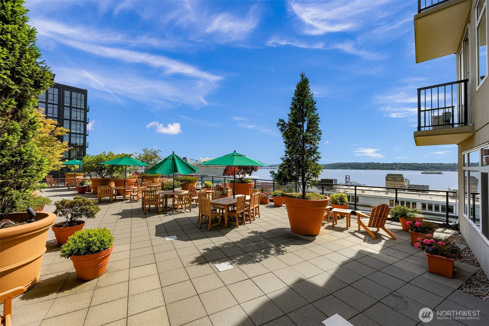 2607 Western Avenue Unit: 1203