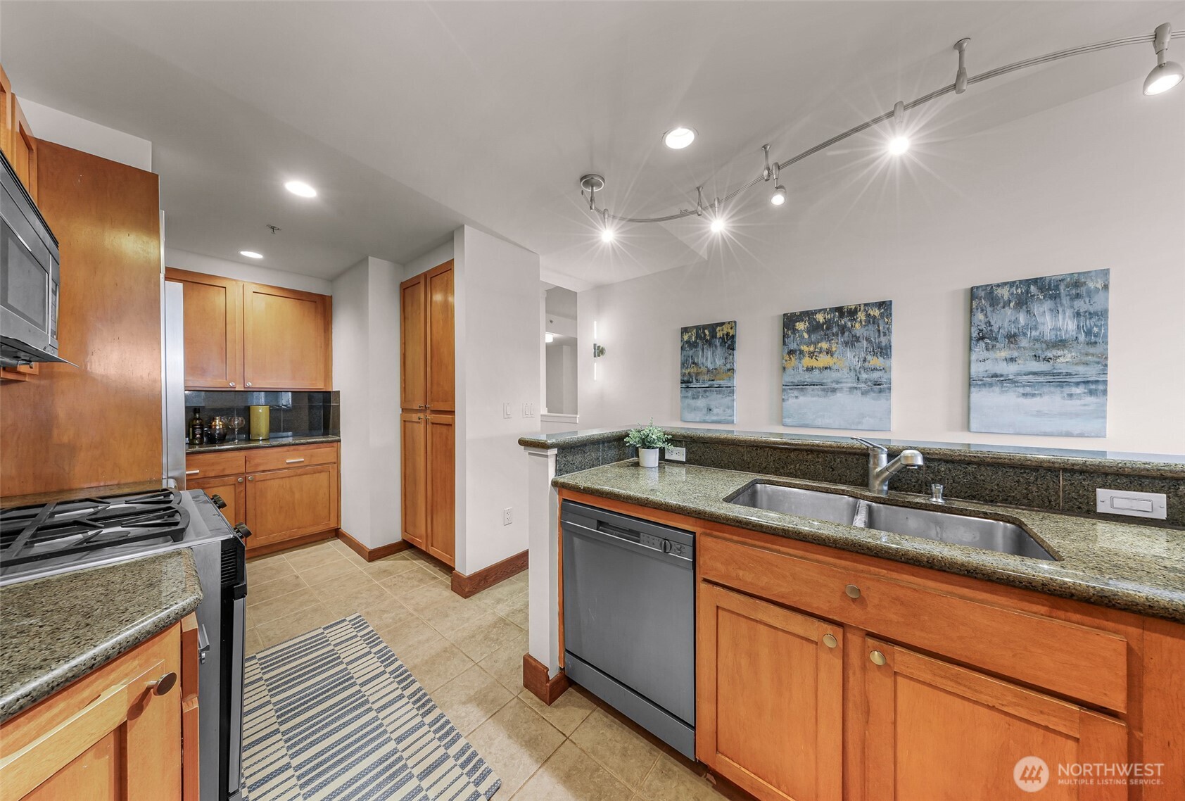 2607 Western Avenue Unit: 1203