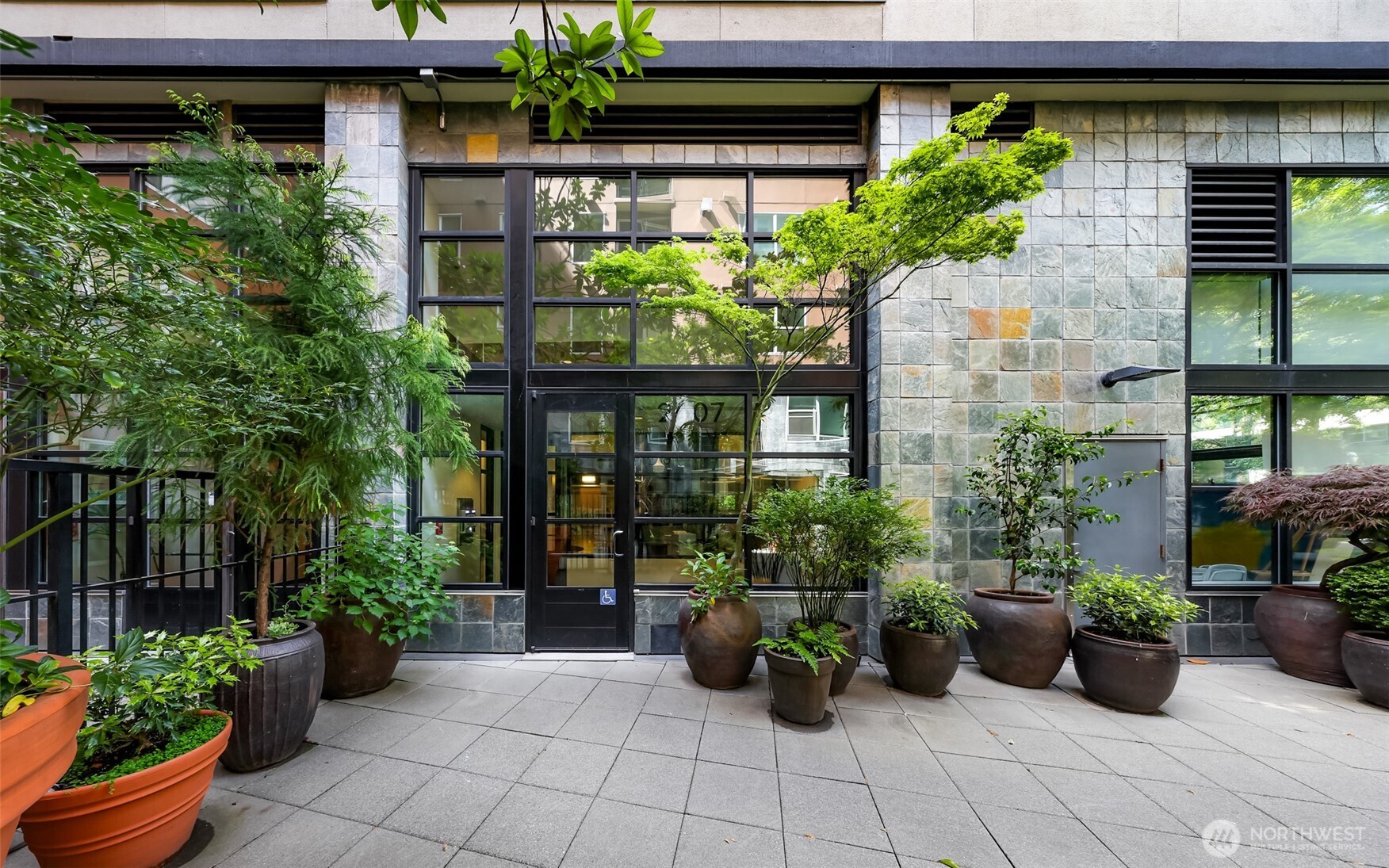 2607 Western Avenue Unit: 1203