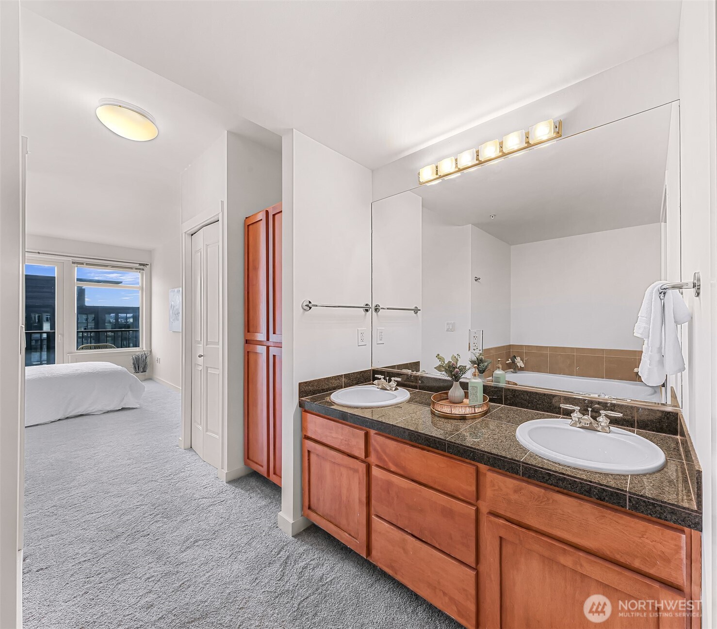 2607 Western Avenue Unit: 1203