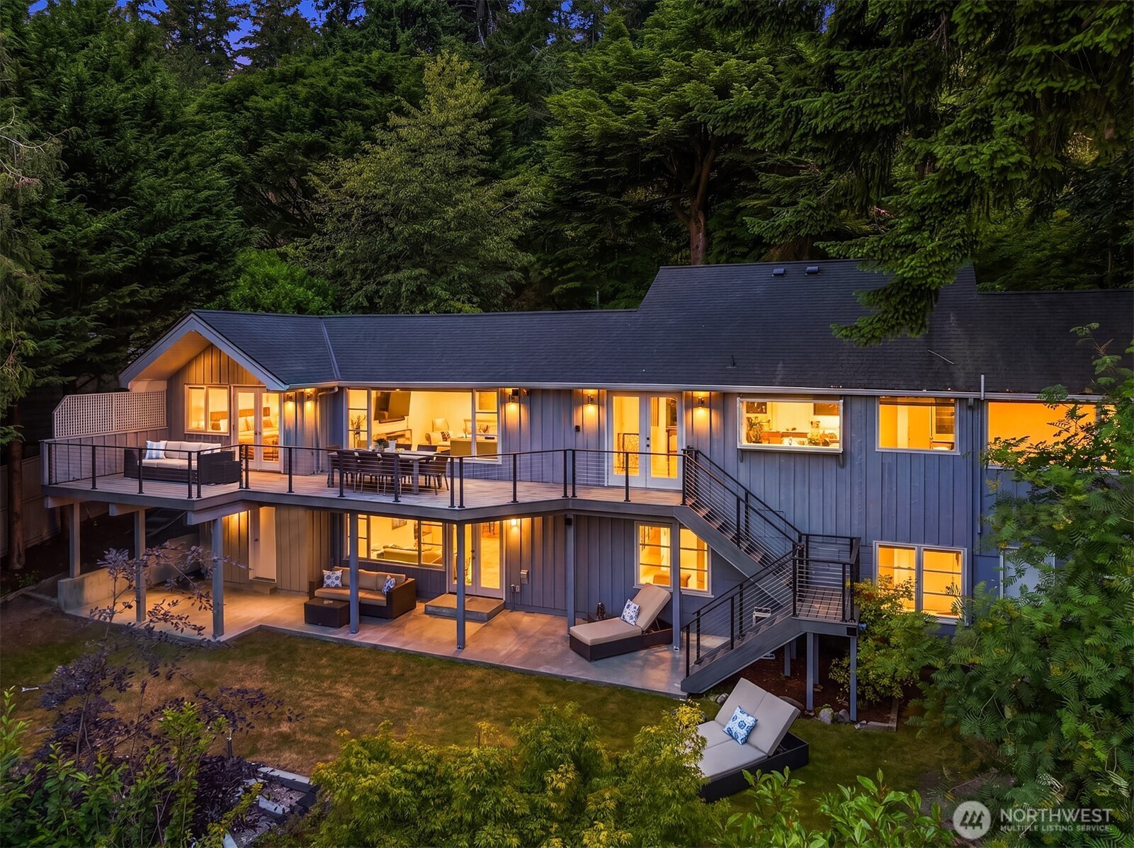 895 NW Elford Drive