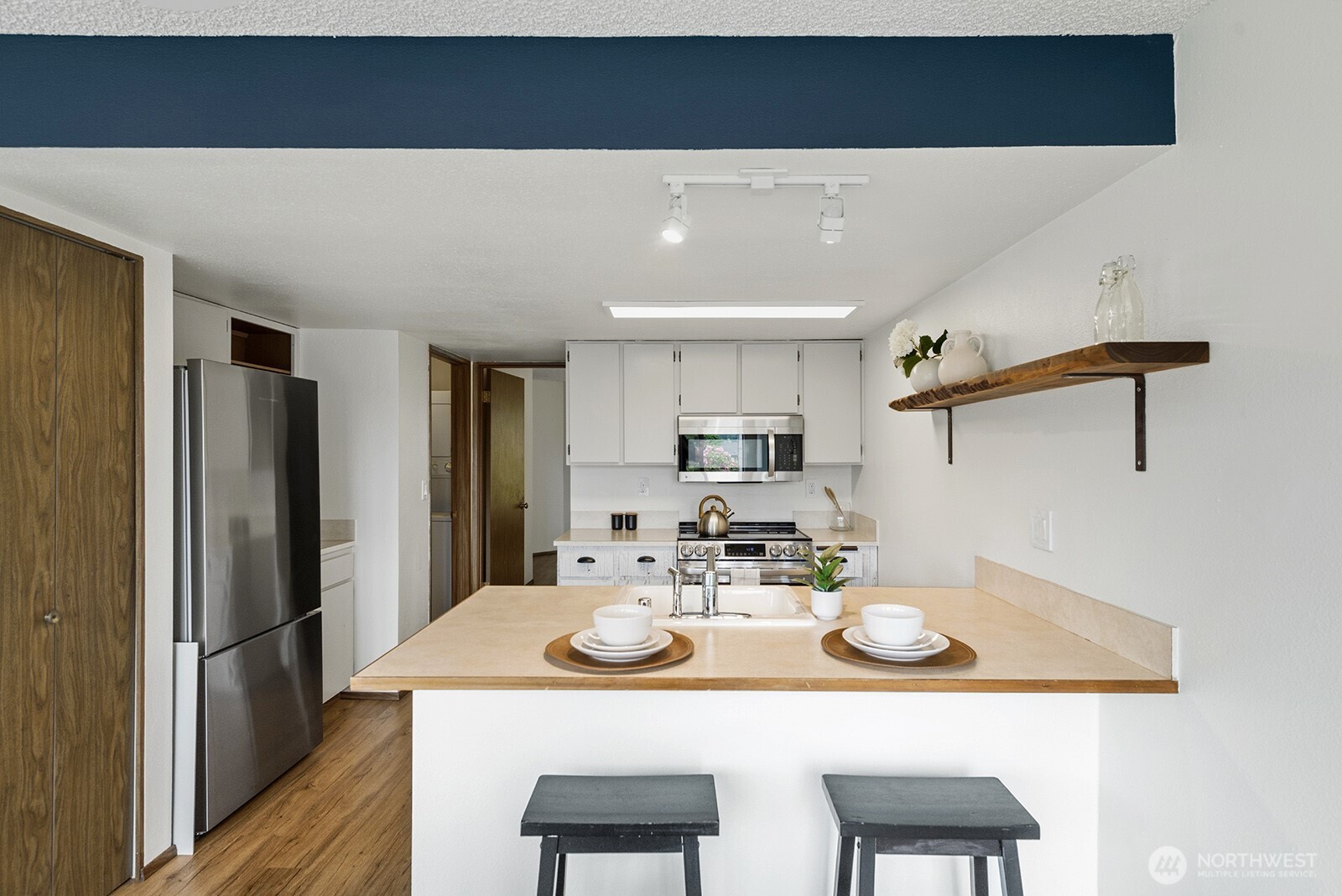 23403 Lake View Drive Unit: I202